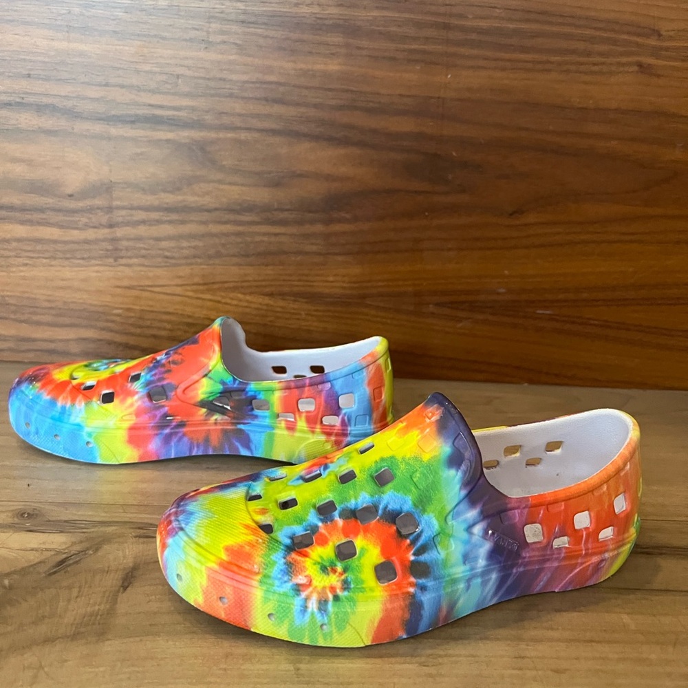 Vans  Slip-On Trek Tie Dye Flat Sandals kids size 2